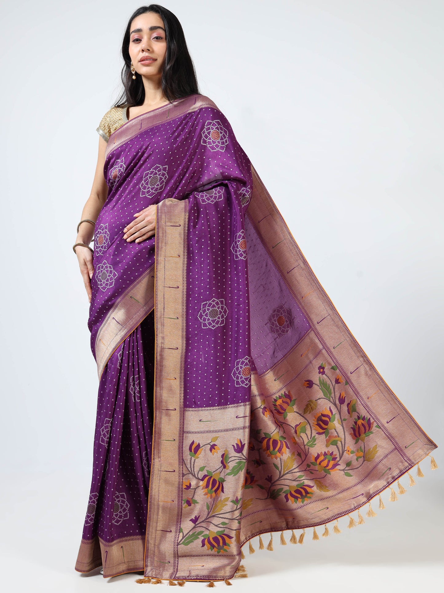 Bandhej with Paithani Pallu and Muniya Border