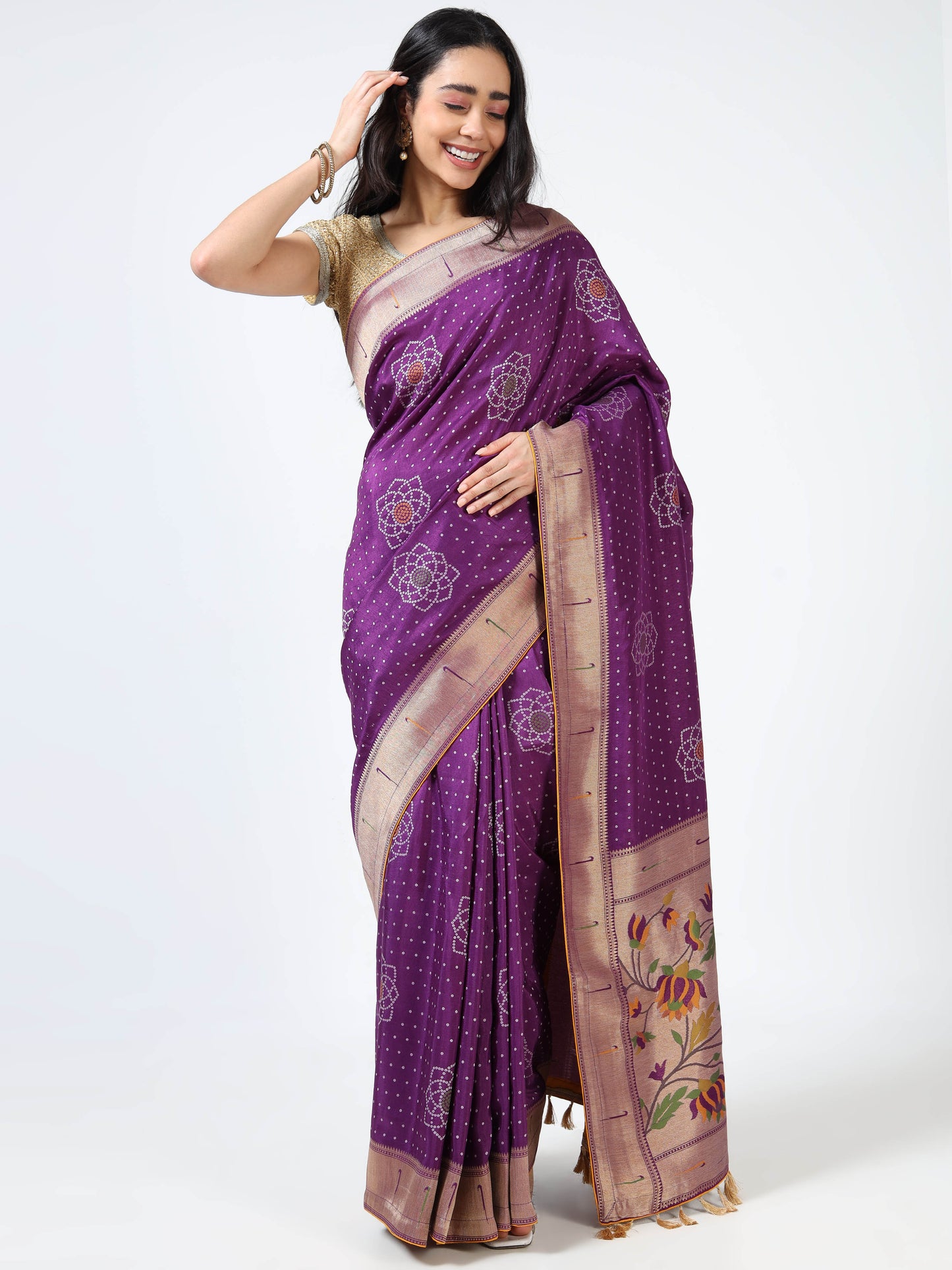 Bandhej with Paithani Pallu and Muniya Border