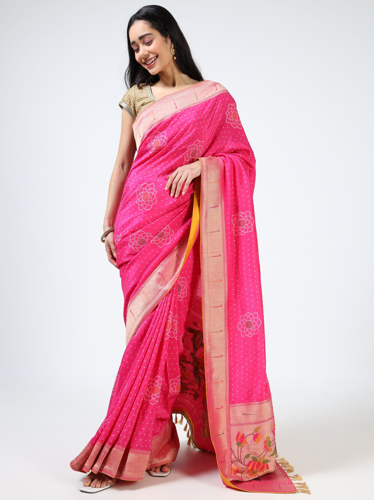 Bandhej with Paithani Pallu and Muniya Border