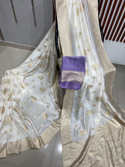 PURE MUNGA SILK WITH CONTRAST BLOUSE LEAF MOTIF WITH RICH PALLU