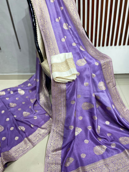 Banarasi munga sikj contrast blouse with leaf motif with heavy pallu