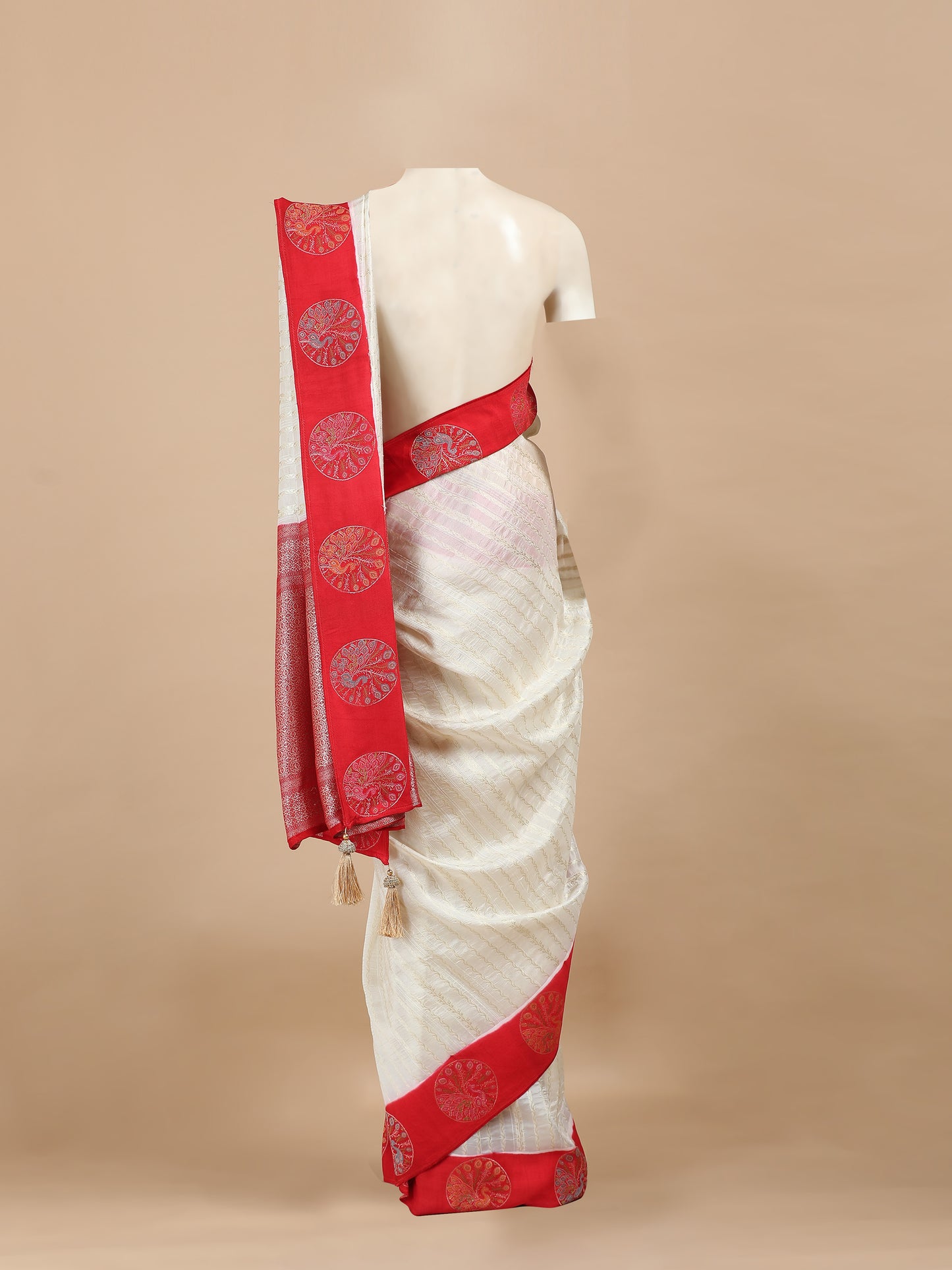 Pure Satin silk with lehriya weaving all over contrast pallu border